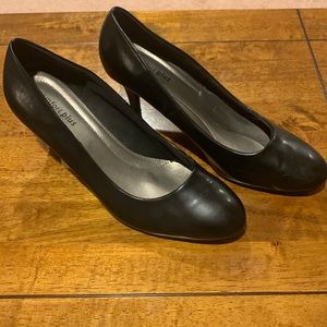 Black leather pumps, size 12, hardly worn
